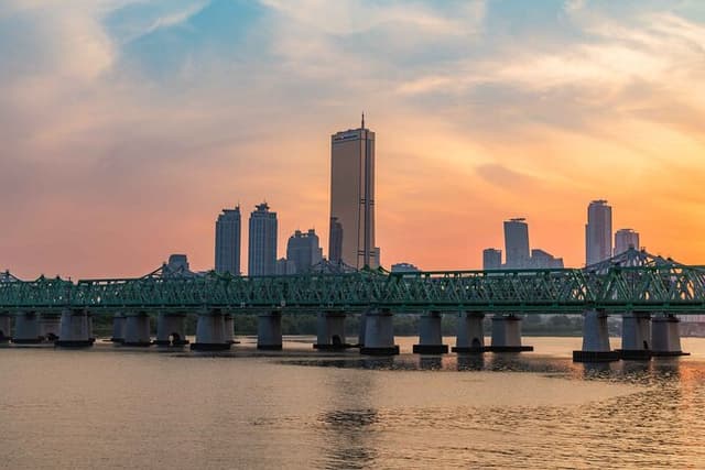 Seoul Han River Sunset Bike Tour with Rainbow Fountain Show
