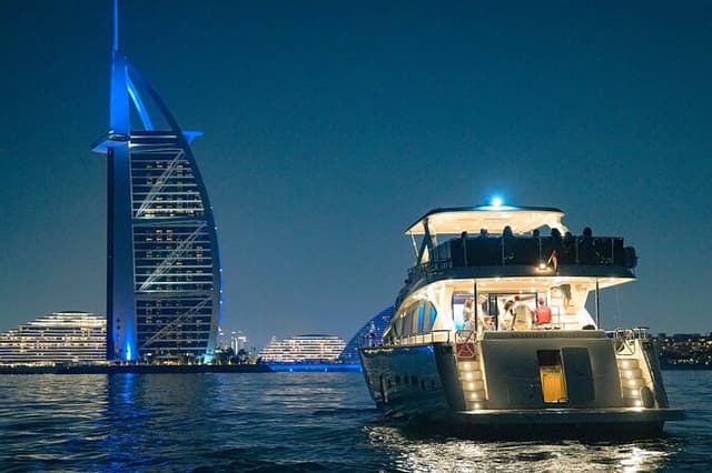 Dubai Harbor: Luxury Yacht Tour with BBQ Options