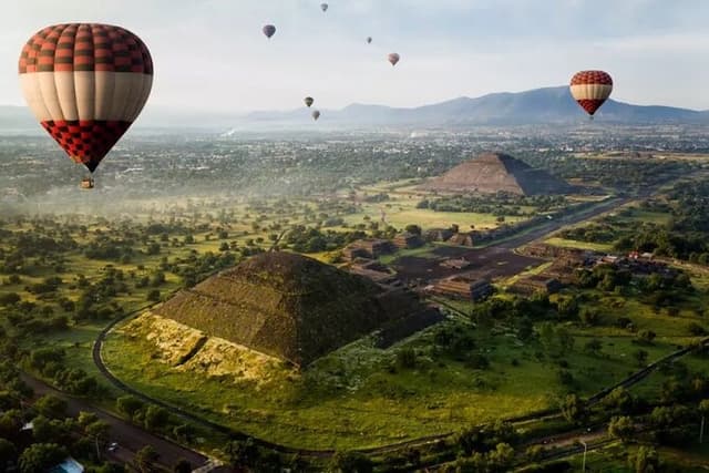 Balloon Flight with Breakfast in a Natural Cave and Transportation from CDMX