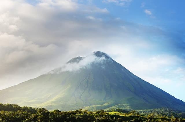 Arenal Volcano & Hot Springs Private Tour from San José