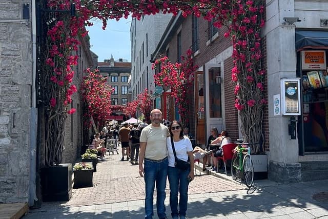 Montreal Private Walking Tour with a Local