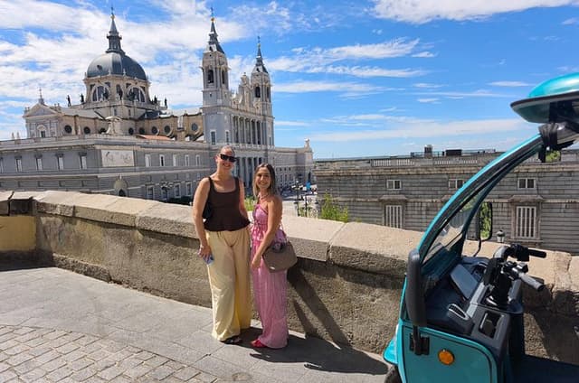 Private Tour with Tuk Tuk Zero : Historic Heart. 1hrs. 15min.