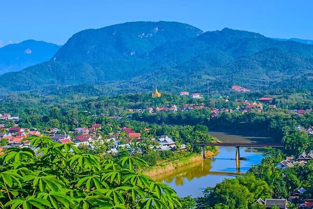 Luang Prabang Alm Giving, Temples and Pak Ou Caves Private Tour