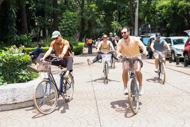 Bike to taste the world's best tacos - Mexico City