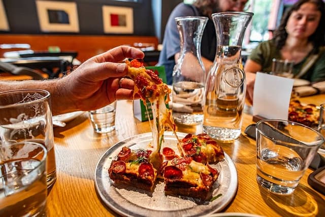 Cincinnati Historic Centre Food Tour with 6 Authentic Dishes