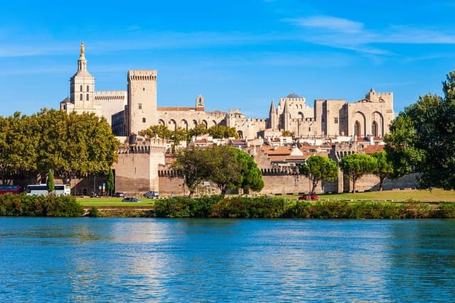 Marseille to Avignon & Pont du Gard: Private Historic Tour