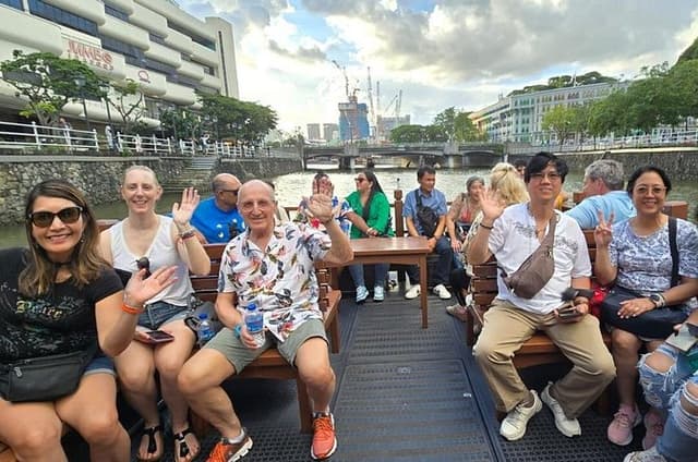 3 Pax Bundle Singapore River Cruise and Stunning Light Shows