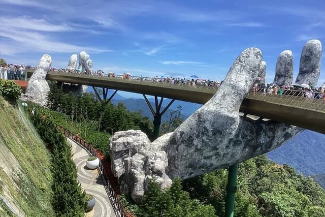 GOLDEN BRIDGE-MARBLE MOUNTAIN-MONKEY MOUNTAIN fullday PrivateTOUR