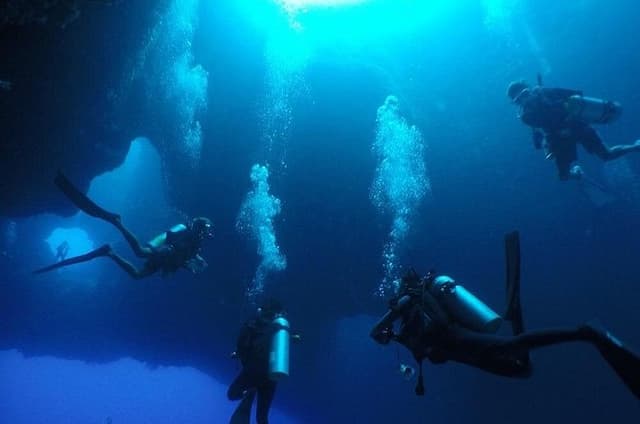 Belize Great Blue Hole Dive Adventure with Lunch