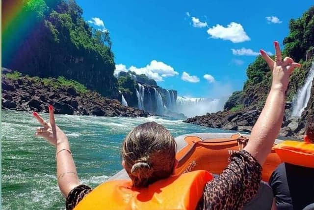 Special Tour - BRA and ARG Iguazu Falls in 1 day + boat option