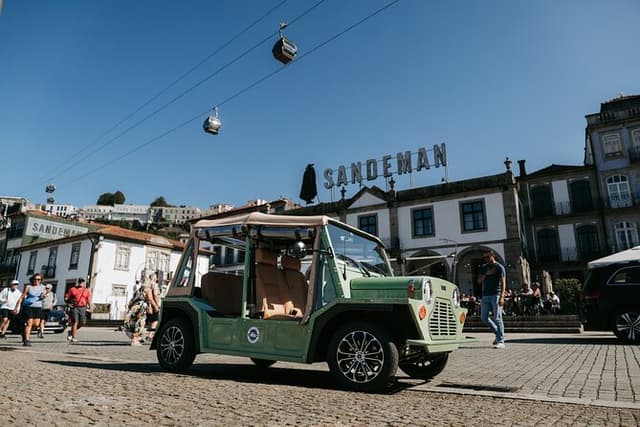 Porto & Gaia : Private Tour to the Historic Center in a Classic Car