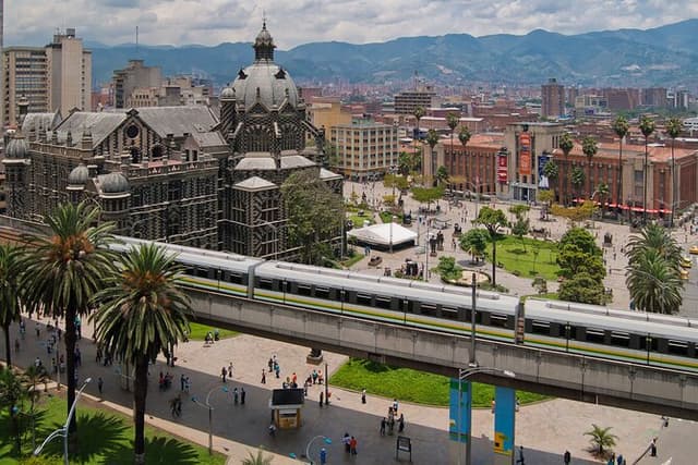 Medellín Highlights: with local guide and transfers from hotel