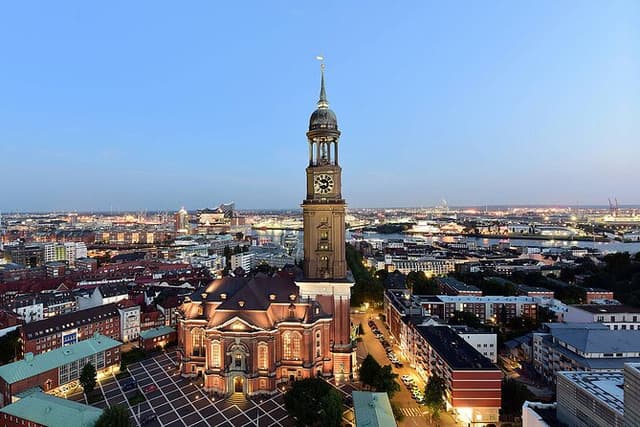 Hamburg Highlights: A Walk Through History, War & Wonder