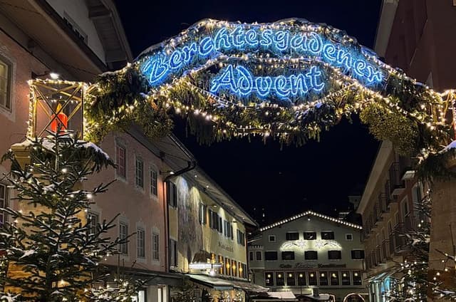 Private Christmas Market Walking Tour in Berchtesgaden