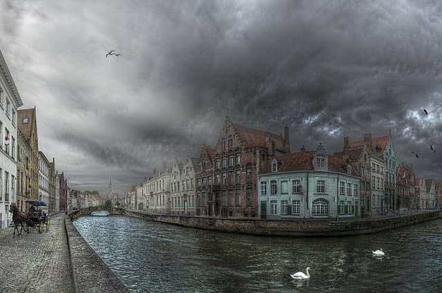 Evening Tour: Horrors of Bruges