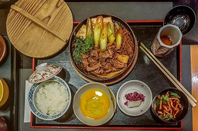 Tokyo: Food Tour in Ueno with 10+ Tastings of Japanese Classics