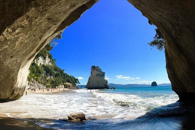 Cathedral Cove & Hot Water Beach with Lunch from Auckland