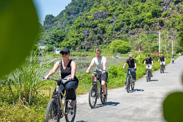 Ninh Binh Highlights Tour - Hoa Lu, Trang An And Mua Cave