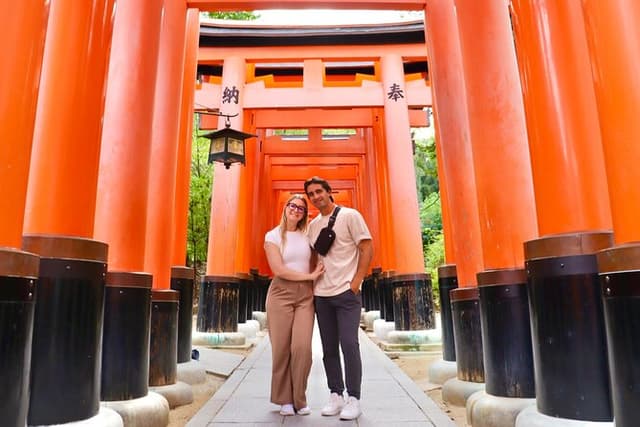 Kyoto Early Bird English Tour: Fushimi Inari & Gion(Private opt)