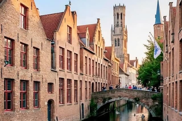 Private Tour in Bruges, with Local Guide + Chocolate and Beer