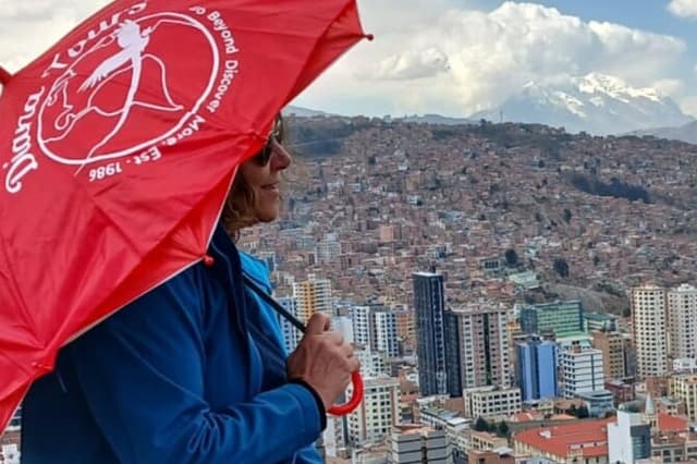 La Paz: Walking and Cable Car City Tour; Urban Experience