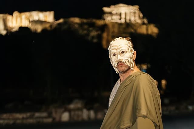 Athens: 'Theatre on the Move' Live Sightseeing Bus Tour