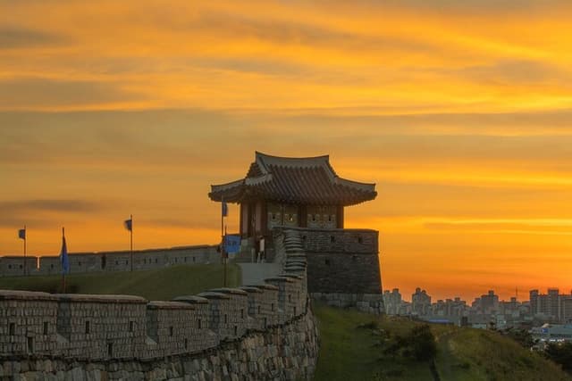 Beyond Seoul: Starfield Library, Hwaseong Fortress & Cave Quest