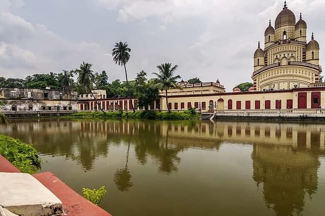 Private Kolkata Heritage Walk with Boat Ride and Local Transport