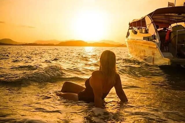 Yao Noi and Hong Island Day Trip by Speedboat from Phuket