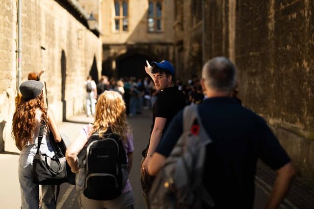 Oxford University Tour by Alumni™ & Punt + optional New College