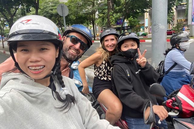 Da Nang Authentic Food and Hidden Gem Sightseeing Tour by Scooter