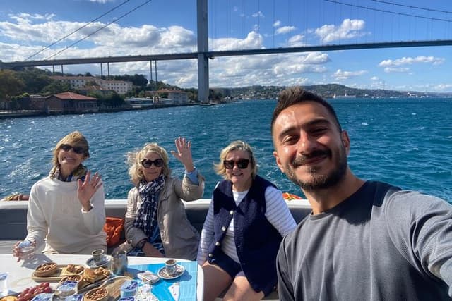 Bosphorus Cruise on Luxury Yacht with Live Guide & Asian Stop