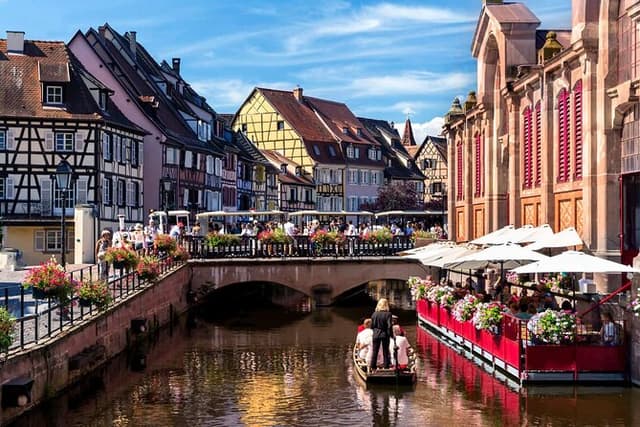 Hello Colmar: Private 2-Hour Intro City Walk with Local Guide
