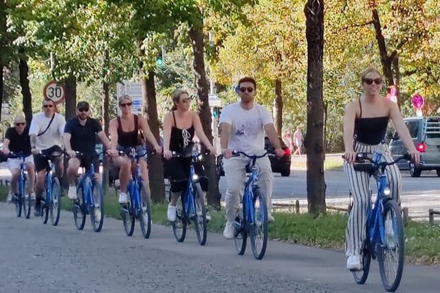 Munich Mike's Mini Bike Tour incl. Beer Garden Stop @ 4pm 2,5 hrs