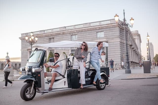 Tour Welcome Madrid in Eco Tuk Tuk Private with Local Guide