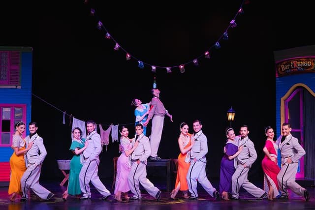 Skip the Line: Tango Porteño Show with Dinner Platea and Transfer