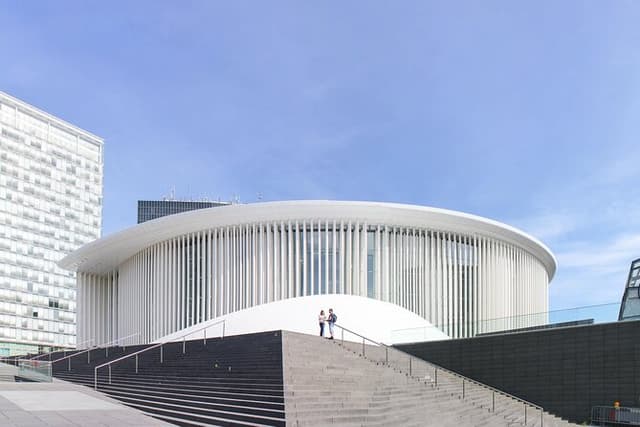 Financial Luxembourg EU Heart Kirchberg and Pfaffenthal Tour