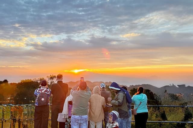 Nagarkot Sunrise View & Morning Hike with breakfast-Private/Group