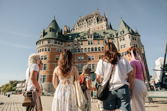 Old Quebec Classique Walking Tour with Funicular
