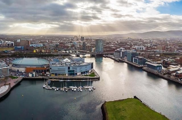 Private Belfast Tour – Culture, History & Modern Charm