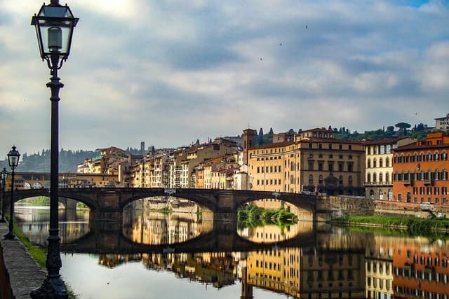 Florence 2-Hour Walking Tour with Expert Guide and Wine Window
