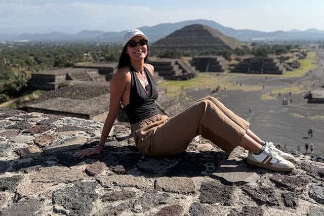 Teotihuacan Tour from CDMX with Transportation and Breakfast