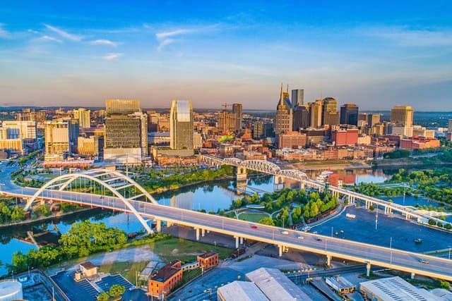 Nashville Downtown Highlights Private Guided Walking Tour