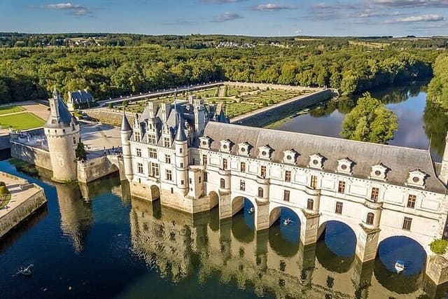 Private Day Trip to the Châteaux DE la Loire
