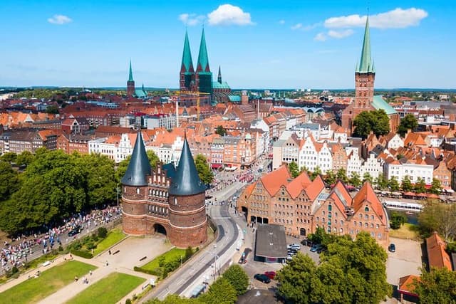 Hello Lübeck: Private 2-Hour Intro City Walk with Local Guide