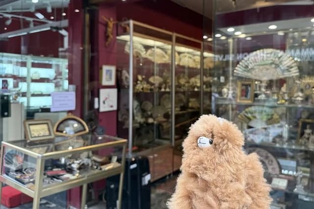 Saint Ouen Marche aux Puces Flea Market Private Walking Tour