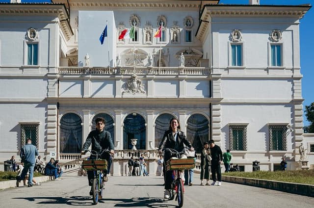 E-BIKE TOUR : The historic centre of Rome
