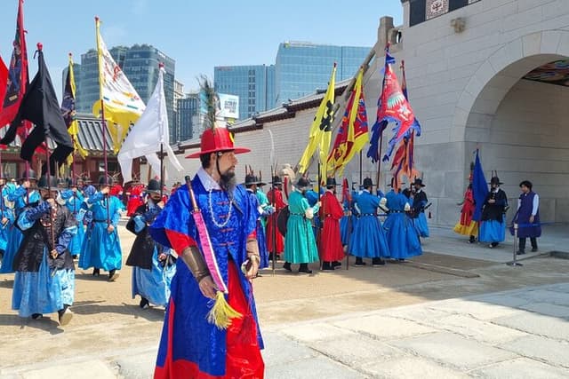 Seoul Must-See Highlights Walking Tour - Private & Customizable