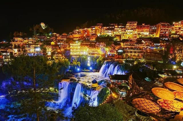 1-Day Private Tour to Mt.Tianmen & Furong Town Night Illumination