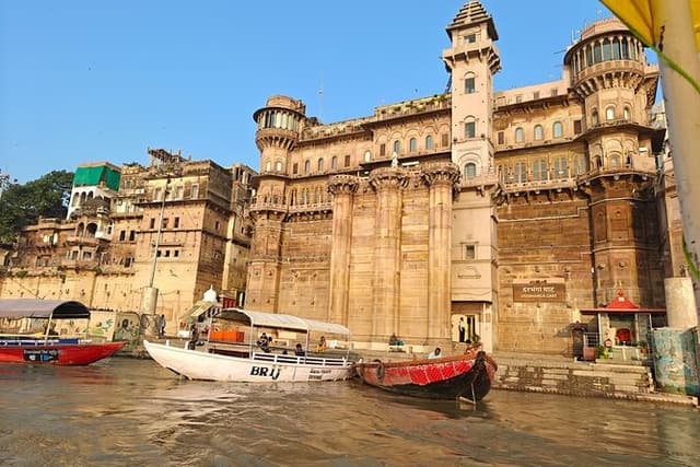 Private Varanasi Tour: Sunrise Boat Ride, Ganga Aarti & Temple